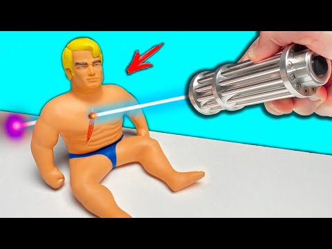 Видео: Изключително мощен лазер 10 000 mW vs Стреч Армстронг