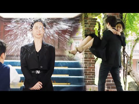 Видео: Над Золушкой публично издевались, и генеральный директор немедленно бросился к ней, чтобы утешить!