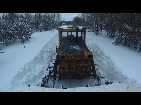 Видео: Как Ездить на Бульдозере Т-130 Инструкция для Чайников... Russian bulldozer