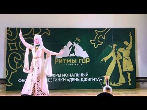 Видео: Танец с кувшином «У родника»