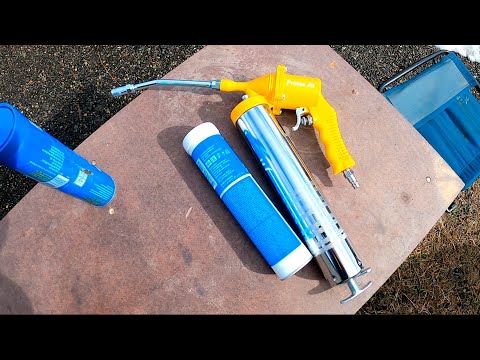 Видео: Устанавливаем картридж в шприц для смазки пневматический. Installing the cartridge. Grease gun.