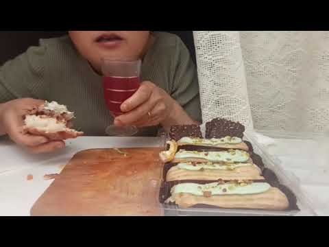 Видео: Мукбанг бургер и эклеры 