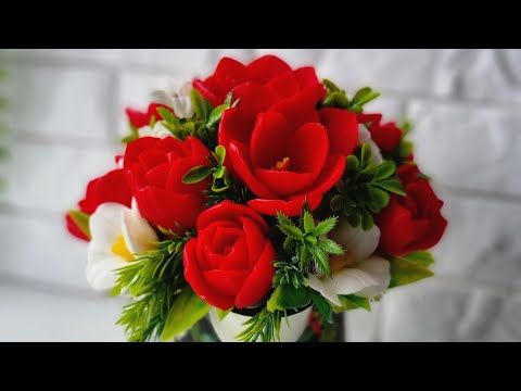Видео: Букет из Амариллисов и тюльпанов от MyFavoriteForms в яркой  лейке! Мыловарение.