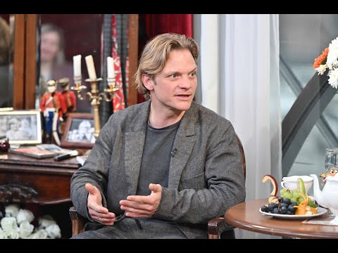 Видео: Театральная гостиная с Евгением Ткачуком