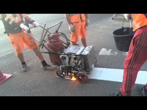 Видео: Нанесение дорожной разметки пластиком в Калуге