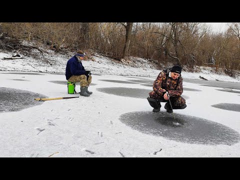 Видео: ЗНАЙШЛИ ЛІД І НАЛОВИЛИ РИБИ.Зимова рибалка на балансир мікрон