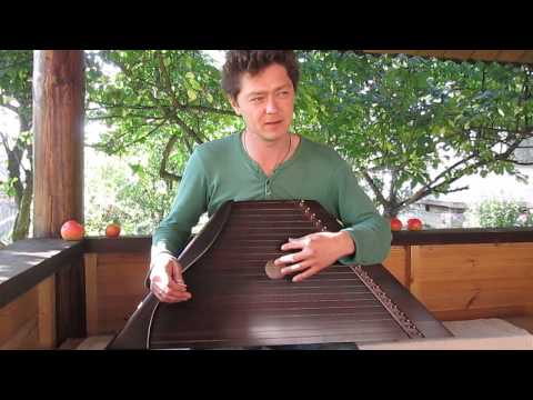 Видео: уроки игры на гуслях.Максим Гавриленко(гусельная студия "крУжовник")урок 1.начало