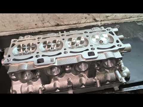 Видео: Обзорчик новой ГБЦ на клапанах 32 на 29 установка ее на Место блок с коленом ОПП 86мм и поршнями ЕВА