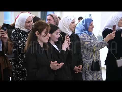 Видео: Патимат Кагирова. Нашумевший хит «В муках любви» (на чеч. яз).