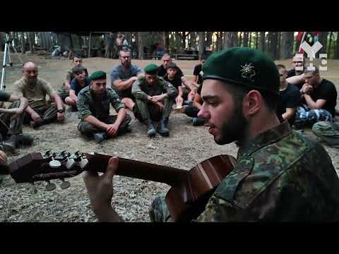 Видео: Изпълнение на "Ранен ми лежи Тодор Александров" с акустична китара