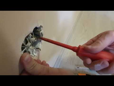 Видео: Как починить розетку, которая расшаталась