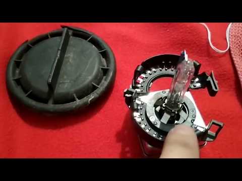 Видео: Замена ксеноновой лампы Mercedes Benz w212 (s212) E220 E200 E350 E250