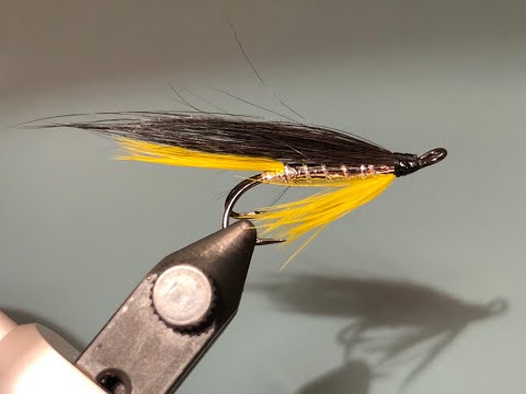 Видео: Лососёвая мушка Kenny's Killer (Salmon Fly) Как связать