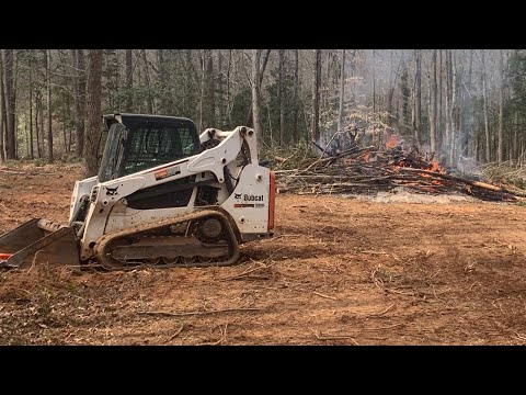 Видео: Расчистка 3/4 акра с помощью Bobcat T590