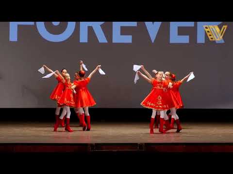 Видео: Folk dance - MATRYOSHKA. Dance Ensemble KALEDA. Choreography / Народный танец - МАТРЁШКИ.Хореография