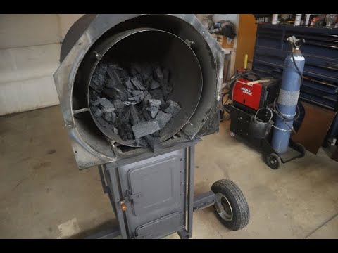 Видео: Самодельный древесный уголь — создание угольной реторты
