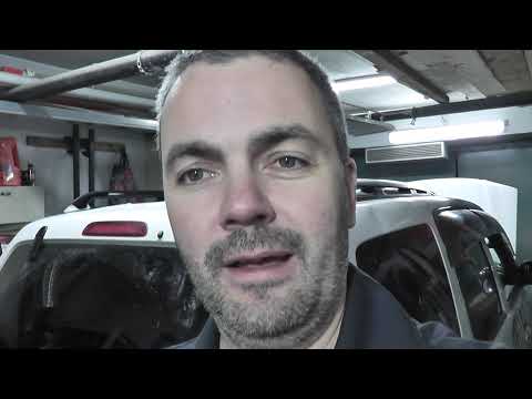 Видео: Мазда Трибьют: ремонт и обслуживание - Замена подушек двигателя YF