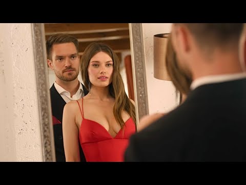 Видео: Влияние женственности и красного платья на мужчину 💔 (Постучись в мою дверь в Москве)