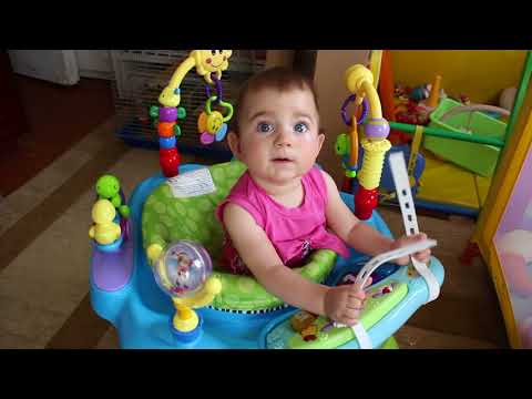 Видео: VLOG Поспорили с мужем сколько весит Алиса. Зачем гость лезет под кровать?