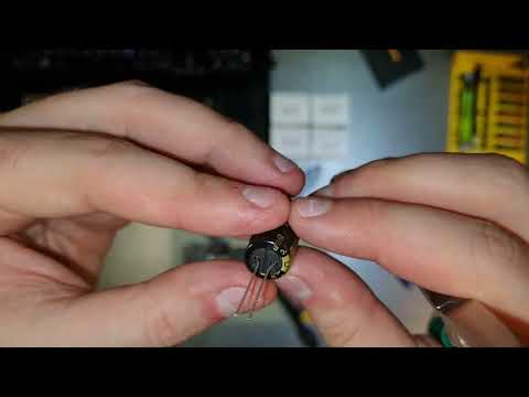 Видео: Збірка 7" FPV-дрона. Ч.3.2 Пайка конденсатора, встановлення та пайка моторів