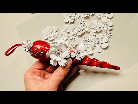 Видео: Цветы из пластика. Plastic flowers.