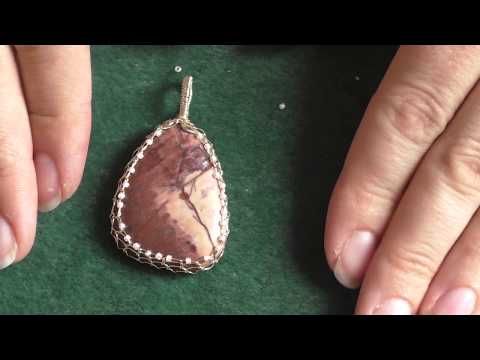 Видео: Кулон из проволоки. Оплетаем кабошон. Мастер класс