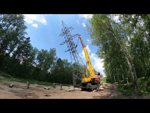 Видео: Подъем опоры ЛЭП краном через шарниры