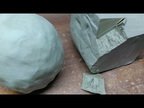 Видео: Как увлажнить глину, если она немного пересохла