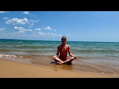 Видео: Йога для спини.
