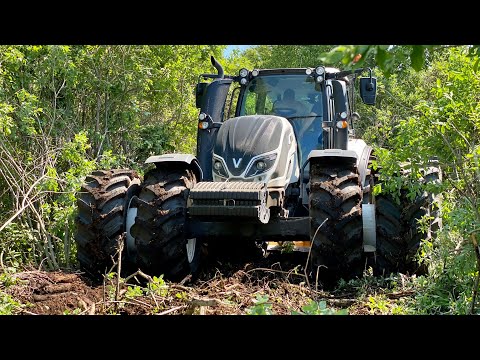 Видео: Обзор трактора Valtra T235 Versu в лесном исполнении с поворотным постом