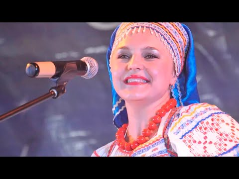 Видео: "Я деревенская", (песня), поёт Анна Токарева. Russian song