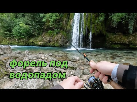 Видео: ФОРЕЛЬ ПОД ВОДОПАДОМ. Безумный клев весной (4К)