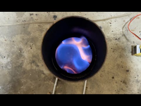 Видео: Самая бесполезная ракетная печь в мире. голубое пламя. гугл субтитры