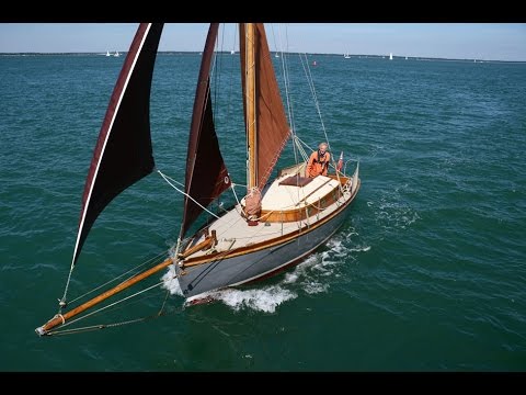 Видео: Моя классическая лодка. 25-футовый гафельный катер Betty II. 1921 г.