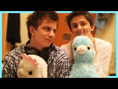 Видео: УЧИМСЯ ЧИТАТЬ ПО ГУБАМ | Whisper Challenge