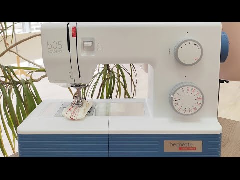 Видео: Обзор швейной машины Bernina Bernette b05 Academy