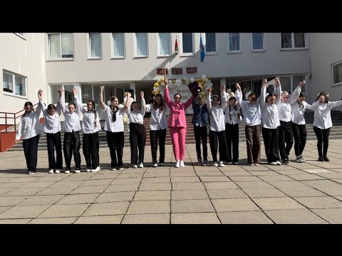 Видео: Флешмоб на последний звонок 2023, Руки Вверх- Выпускной