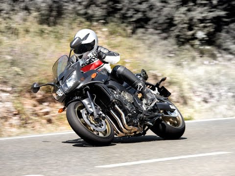Видео: Yamaha FZ1 - слишком универсален и до сих пор актуален