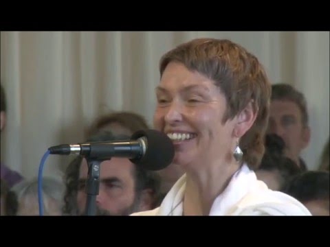Видео: "Истинное воскрешение" - Сатсанг со Шри Муджи в Ришикеше, 27 февраля 2016 Индия
