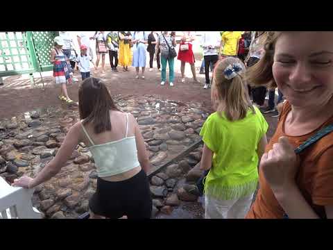 Видео: Один из фонтанов шутихи в Петергофе