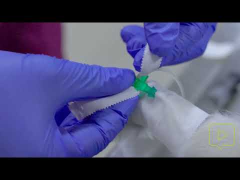 Видео: Заклеивание внутривенного катетера