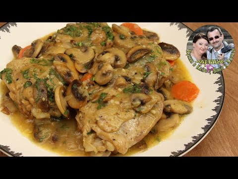 Видео: Это нечто!!! КУРИЦА НА СКОВОРОДКЕ В ГРИБНОМ СОУСЕ. Просто, но чертовски вкусно.