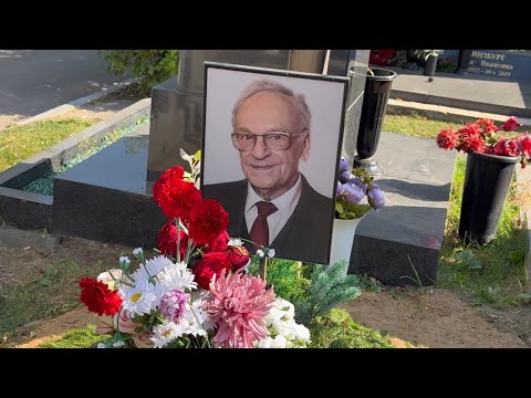 Видео: ПОСЛЕ ВЫХОДА НАШЕГО ВЫПУСКА , НА МОГИЛЕ ЛЕГЕНДАРНОГО ДИКТОРА КИРИЛЛОВА ПРОИЗОШЛИ ПРИЯТНЫЕ ИЗМЕНЕНИЯ 