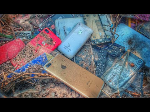 Видео: Восстановление сломанного iPhone | Нашел много телефона в Мусоре | Новая реставрация