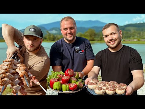 Видео: ШАШЛЫК КЕБАБ В ОВОЩАХ / ГОТОВИМ В СОЧИ С ДРУЗЬЯМИ