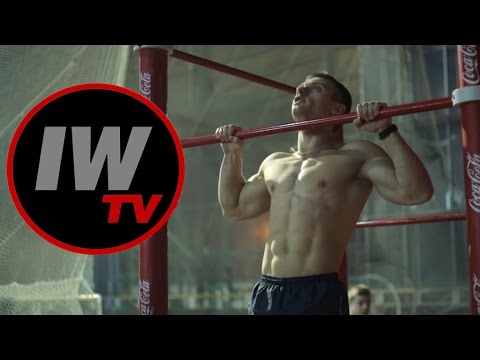 Видео: Выход силой "на две" и мировой рекорд! Новое видео от чемпиона по street workоut!