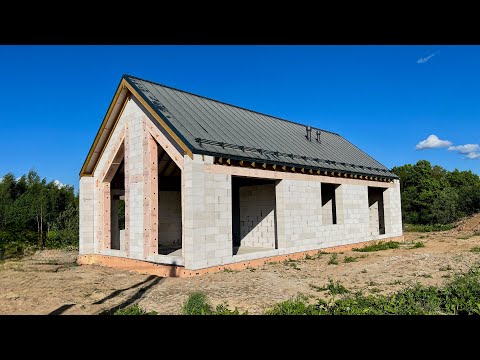 Видео: [#34] Одноэтажный газобетонный дом в стиле барнхаус – итоги первого этапа стройки