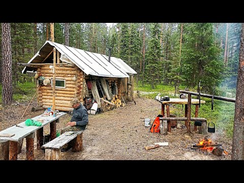 Видео: Хариус и Сплав по Реке / Ночуем в Избе Северной Тайги / На "Карасе" по рекам / Часть 2