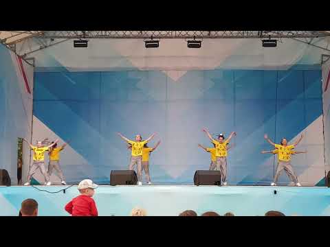 Видео: ДЭС Дельфин, хэй хэй гляди веселей, 1.09.2022 г. Ижевск, Центральная площадь