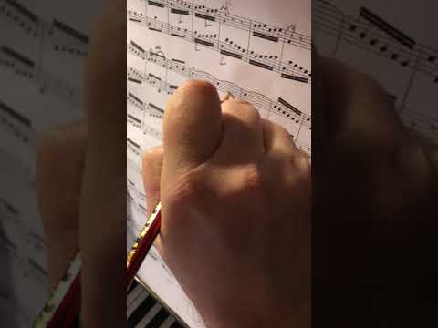 Видео: Урок online  Bach Invention d moll.  Бах Инвенция ре минор